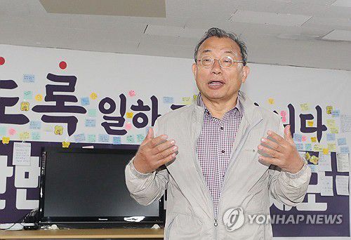 낙선 인사하는 이정현(광양=연합뉴스) 장덕종 기자 = 국민의힘 이정현(전남 순천광양곡성구례을) 후보가 10일 전남 광양시 광양읍 자신의 선거사무소에서 낙선 인사를 하고 있다. 2024.4.10 cbebop@yna.co.kr