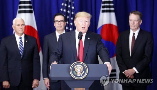 한미 자유무역협정 개정 서명식서 발언하는 트럼프[연합뉴스 자료사진] 도널드 트럼프 미국 대통령이 2018년 9월 24일(현지시간) 미국 뉴욕 롯데 뉴욕팰리스 호텔에서 열린 '한미 자유무역협정(FTA) 개정 서명식'에서 발언하고 있다. photo@yna.co.kr