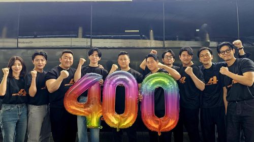 '범죄도시 4' 감독과 배우들의 400만 돌파 감사 사진[에이비오엔터테인먼트 제공. 재판매 및 DB 금지]