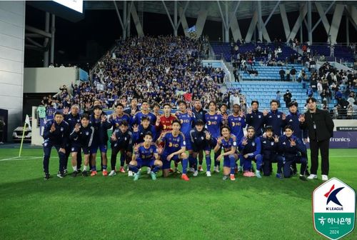 4연승 후 울산 선수단[한국프로축구연맹 제공. 재판매 및 DB 금지]