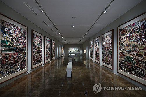 국립현대미술관 '한국 근현대 자수 : 태양을 잡으려는 새들' 전시 개최(서울=연합뉴스) 류효림 기자 = 30일 서울 중구 국립현대미술관 덕수궁에서 '한국 근현대 자수 : 태양을 잡으려는 새들' 전시가 열리고 있다. 2024.4.30 ryousanta@yna.co.kr