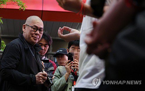 참가자들 바라보는 차이밍량 감독[촬영 나보배]