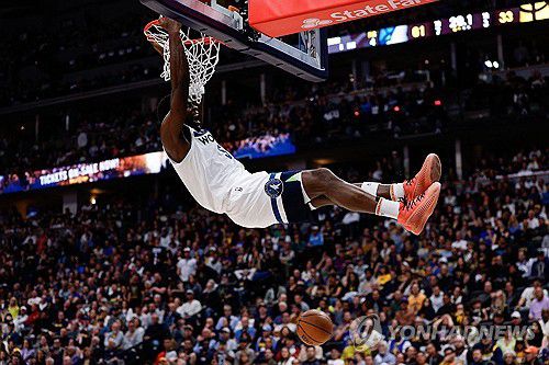 미네소타의 가드 앤서니 에드워즈의 덩크 [USA투데이=연합뉴스]