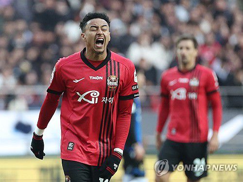 린가드 '답답하네'(서울=연합뉴스) 김성민 기자 = 10일 오후 서울월드컵경기장에서 열린 프로축구 하나은행 K리그1 2024 FC서울과 인천 유나이티드의 경기. 서울 린가드가 슛을 실패한 뒤 아쉬워하고 있다. 2024.3.10 ksm7976@yna.co.kr