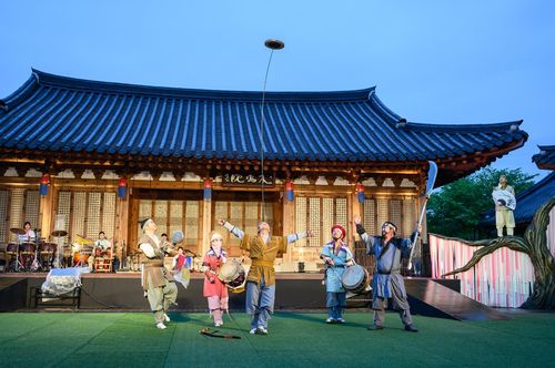 가족 연희극 '용을 쫓는 사냥꾼'[국립민속국악원 제공. 재판매 및 DB 금지]