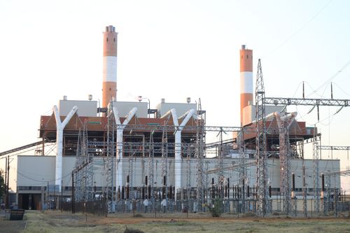 두산중공업이 성능 개선 공사를 수주한 '모루풀레 A' 화력발전소(팔라피=연합뉴스) 성도현 기자 = 보츠와나 전역에 전력을 공급하는 팔라피의 '모루풀레 A' 화력발전소가 14일(현지시간) 전력을 생산하고 있다. 두산중공업(현 두산에너빌리티)은 발전소 성능 개선 공사를 수주했다. 2024.5.16 raphael@yna.co.kr