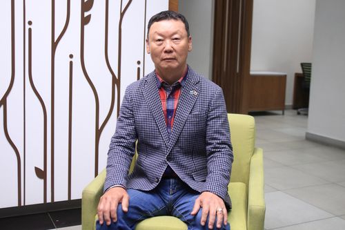 보츠와나서 정부 상대 컨설팅 등의 사업을 하는 김채수 가족인베스트먼트 대표(가보로네=연합뉴스) 성도현 기자 = 보츠와나에서 정부를 상대로 각종 컨설팅 등 사업을 하는 김채수 가족인베스트먼트 대표가 15일(현지시간) 가보로네의 한 호텔에서 연합뉴스와 인터뷰를 하고 있다. 2024.5.16 raphael@yna.co.kr