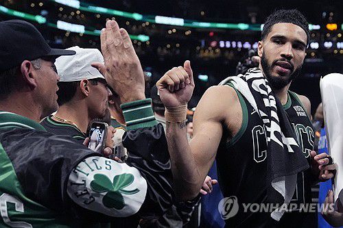 결승 진출을 확정하고 기뻐하는 보스턴의 테이텀(오른쪽)[AP=연합뉴스]
