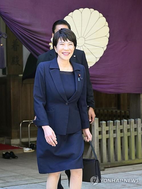 다카이치 사나에 일본 경제안보담당상  (도쿄 교도=연합뉴스) 작년 10월 도쿄의 야스쿠니 신사를 찾아 참배한 다카이치 사나에 일본 경제안보담당상. 2023.10.17