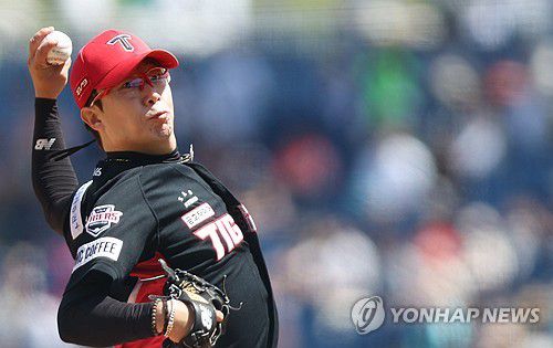 KIA 양현종 역투(창원=연합뉴스) 김동민 기자 = 19일 경남 창원NC파크에서 열린 2024 KBO 리그 KIA 타이거즈 대 NC 다이노스 경기. 1회 말 KIA 선발 양현종이 역투하고 있다. 2024.5.19 image@yna.co.kr