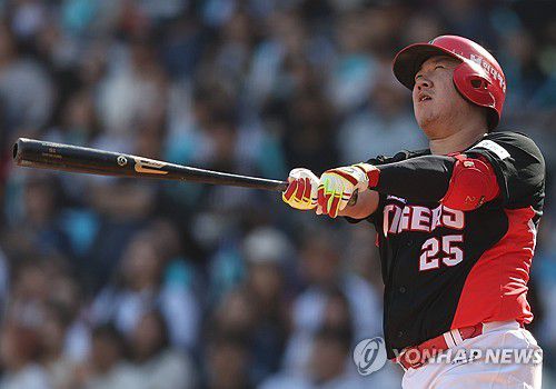 KIA 이우성 9회 홈런포 가동(창원=연합뉴스) 김동민 기자 = 19일 경남 창원NC파크에서 열린 2024 KBO 리그 KIA 타이거즈 대 NC 다이노스 경기. 9회 초 2사 주자가 없는 상황 기아 5번 이우성이 홈런을 치고 있다. 2024.5.19 image@yna.co.kr