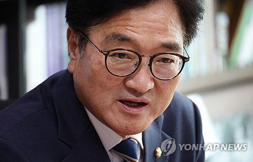 '22대 국회의장' 후보 우원식 의원 인터뷰(서울=연합뉴스) 신준희 기자 = 22대 국회 전반기 국회의장 후보로 선출된 더불어민주당 우원식 의원이 20일 연합뉴스와 인터뷰를 하고 있다. 2024.5.20 hama@yna.co.kr
