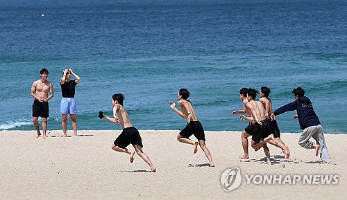 여름을 앞둔 경포해변[연합뉴스 자료사진]