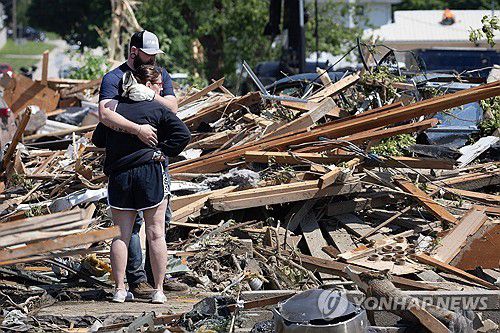 22일(현지시간) 토네이도로 폐허가 된 아이오와주 그린필드 마을[AFP 연합뉴스 자료사진. 재판매 및 DB 금지]