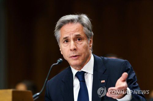 美 상원 청문회 출석한 블링컨(워싱턴 EPA=연합뉴스) 토니 블링컨 미국 국무장관이 21일(현지시간) 워싱턴 DC에서 열린 상원 외교위원회 청문회에 출석해 발언하고 있다. 이날 블링컨 장관은 중국이 러시아에 실제 무기를 지원한 사례는 없다고 확인하고 군사적 전용이 가능한 이중 용도 품목과 관련한 제재를 이어갈 것이라고 밝혔다. 2024.05.22 passion@yna.co.kr