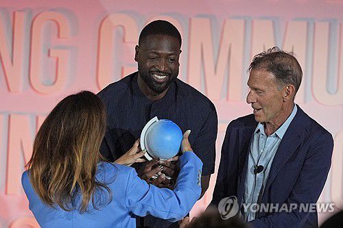 공로상 받은 드웨인 웨이드 [AP=연합뉴스]