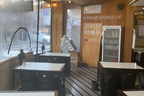성명준 씨가 운영하는 가게의 옥외 부분원래 가스 버너가 있었으나 모두 치워져 있다. [성명준 씨 제공. 재판매 및 DB 금지]