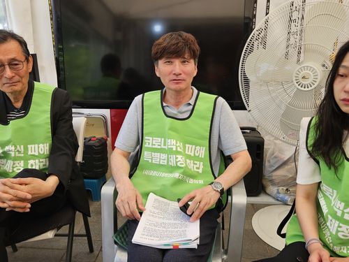 인터뷰하는 김두경 코백회 회장[촬영 정윤주]