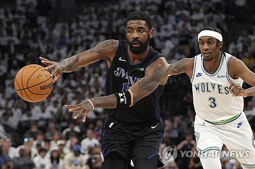 댈러스 어빙(왼쪽)과 미네소타 맥대니얼스. [AP=연합뉴스]