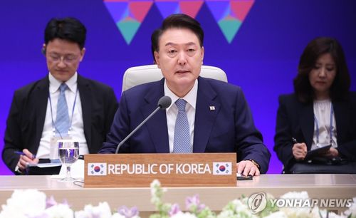 윤석열 대통령, 제9차 한일중 정상회의 발언(서울=연합뉴스) 홍해인 기자 = 윤석열 대통령이 27일 청와대 영빈관에서 열린 제9차 한일중 정상회의에서 발언하고 있다. 2024.5.27  [대통령실통신사진기자단] hihong@yna.co.kr