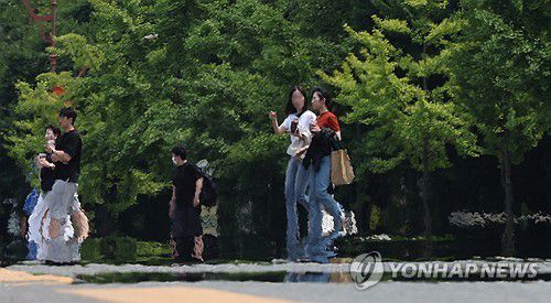 초여름 더위에 달구어진 대구 도로[연합뉴스 자료사진]