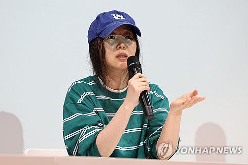 발언하는 민희진 어도어 대표(서울=연합뉴스) 윤동진 기자 = 민희진 어도어 대표가 25일 오후 서울 서초구 한국컨퍼런스센터에서 입장 발표 기자회견을 갖고 있다. 2024.4.25 mon@yna.co.kr