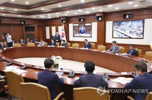 국정현안관계장관회의서 발언하는 한덕수 총리(서울=연합뉴스) 최재구 기자 = 한덕수 국무총리가 30일 서울 종로구 정부서울청사에서 열린 국정현안관계장관회의에서 발언하고 있다. 2024.5.30 jjaeck9@yna.co.kr