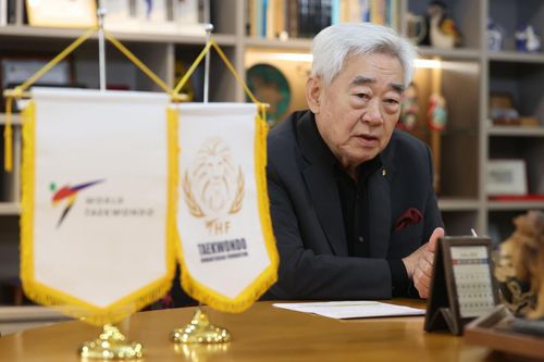 인터뷰하는 조정원 WT 총재(서울=연합뉴스) 강민지 기자 = 조정원 세계태권도연맹 총재가 지난 29일 오후 서울 중구 세계태권도연맹 서울본부에서 진행된 연합뉴스 인터뷰에서 질문에 답변하고 있다. 2024.5.31     mjkang@yna.co.kr