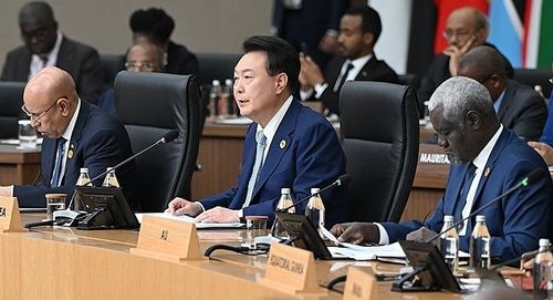 [한-아프리카 정상회의] 윤석열 대통령, 한-아프리카 정상회의 개회사(서울=연합뉴스) 김도훈 기자 = 윤석열 대통령이 4일 2024 한-아프리카 정상회의장에서 열린 한-아프리카 정상회의 개회식에서 개회사를 하고 있다.  2024.6.4 superdoo82@yna.co.kr