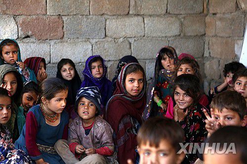 아프간 난민 아이들지난 3월 18일(현지시간) 파키스탄 이슬라마바드의 난민촌에 있는 아프가니스탄 난민 어린이들. 2024.6.5 [신화 연합뉴스 자료사진, 재판매 및 DB 금지]