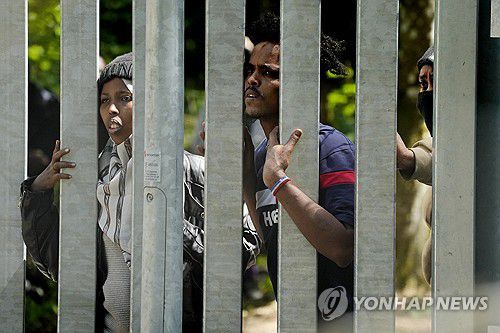 폴란드·벨라루스 국경의 난민[AP 연합뉴스 자료사진. 재판매 및 DB 금지]