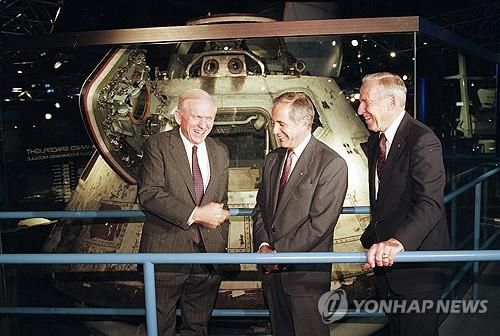 아폴로 8호 우주비행사들 왼쪽부터 프랭크 보먼, 윌리엄 앤더스, 짐 러벨[AP=연합뉴스. 자료사진. 재판매 및 DB 금지]