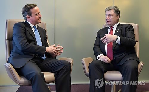 2015년 정상회담에서 캐머런·포로셴코[EPA=연합뉴스 자료사진]