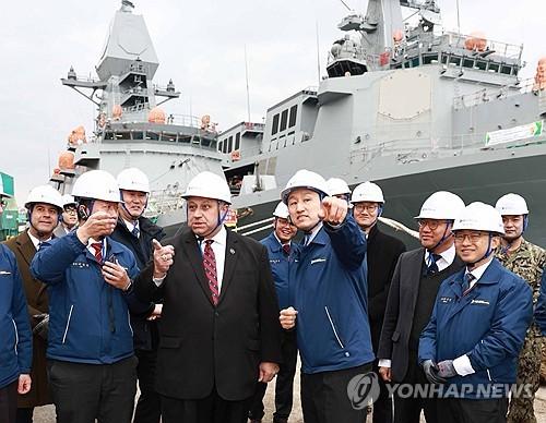 HD현대 조선소를 방문한 델 토로 미국 해군장관[연합뉴스 자료사진. HD현대 제공. 재판매 및 DB 금지]