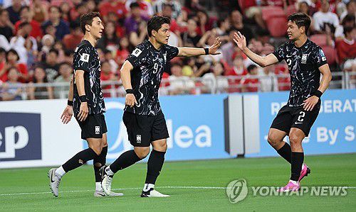 팀 두번째 골 넣은 주민규(싱가포르=연합뉴스) 신현우 기자 = 6일(현지시간) 싱가포르 국립경기장에서 열린 2026 북중미 월드컵 아시아 2차 예선 조별리그 C조 5차전 한국과 싱가포르의 경기. 전반전 팀 두번째 골을 넣은 주민규가 동료선수들과 기뻐하고 있다. 2024.6.6 nowwego@yna.co.kr