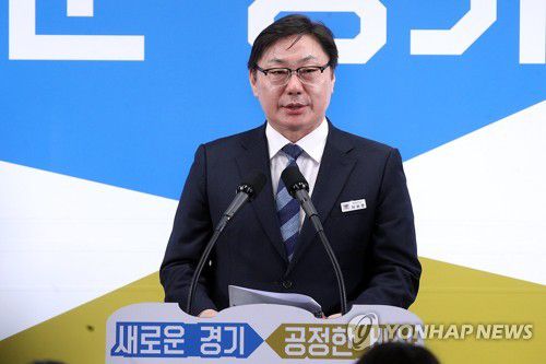 이화영 전 경기도 평화부지사2020년 1월 13일 경기도청 브리핑룸에서 이화영 당시 경기도 평화부지사가 평화협력 정책 및 대북 교류사업 추진 방향에 대해 브리핑을 하고 있다. [경기도 제공 자료사진. 재판매 및 DB 금지]