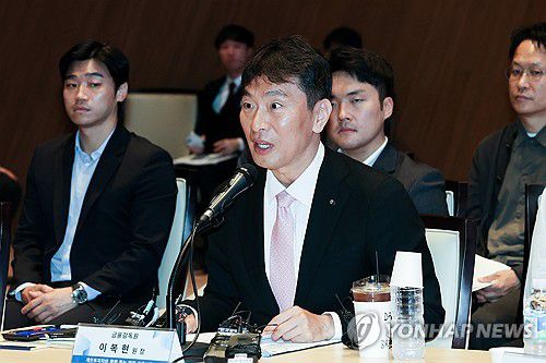 공매도 관련 토론회서 발언하는 이복현 금감원장(서울=연합뉴스) 임화영 기자 = 이복현 금융감독원장이 10일 오전 서울 여의도 한국거래소 콘퍼런스홀에서 열린 개인투자자와 함께하는 열린 3차 토론회에서 발언하고 있다. 2024.6.10 hwayoung7@yna.co.kr