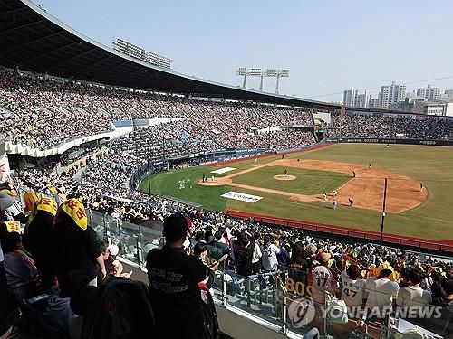 매진된 2024 잠실 개막전 LG-한화 경기[연합뉴스 자료사진]
