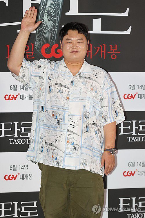 크고 귀여운 고규필(서울=연합뉴스) 류효림 기자 = 배우 고규필이 12일 서울 용산구 CGV 용산점에서 열린 영화 '타로' 간담회에서 포즈를 취하고 있다. 2024.6.12 ryousanta@yna.co.kr