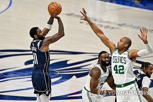 슛을 쏘는 카이리 어빙[USA TODAY Sports=연합뉴스]