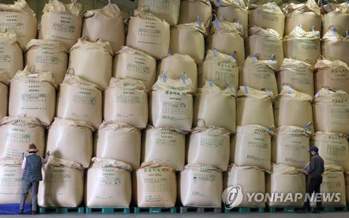 공공비축벼 보관창고[연합뉴스 자료 사진]