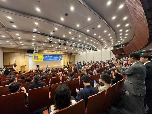 민주당 우상호 전 비상대책위원장 출판기념회(서울=연합뉴스) 설승은 기자 = 국회도서관에서 열린 민주당 우상호 전 비상대책위원장의 출판기념회. 2024.6.20 ses@yna.co.kr