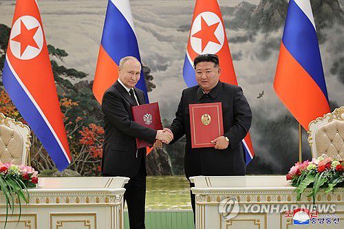 북러 '포괄적인 전략적동반자관계에 관한 조약' 조인식(평양 조선중앙통신=연합뉴스) 지난 19일 북한과 러시아는 쌍방 사이 '포괄적이며 전략적인 동반자관계를 수립함에 관해 국가간 조약'이 조인됐다고 조선중앙통신이 20일 보도했다. 2024.6.20      [국내에서만 사용가능. 재배포 금지. For Use Only in the Republic of Korea. No Redistribution] nkphoto@yna.co.kr