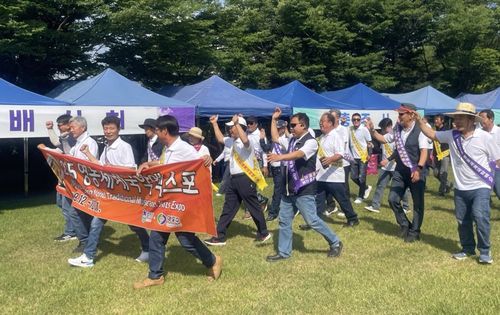 엑스포 홍보하는 영동지역 이장들[영동세계국악엑스포 조직위 제공. 재판매 및 DB금지]