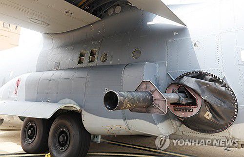 하늘의 전함 AC-130J 고스트라이더(평택=연합뉴스) 홍기원 기자 = 24일 오전 경기도 평택시 주한미공군 오산기지에서 열린 미 특수전 항공기 AC-130J 미디어데이에서 공개된 '하늘의 전함'으로 불리는 미국의 최신예 특수전 항공기 AC-130J '고스트라이더' 모습. 2024.6.24 xanadu@yna.co.kr