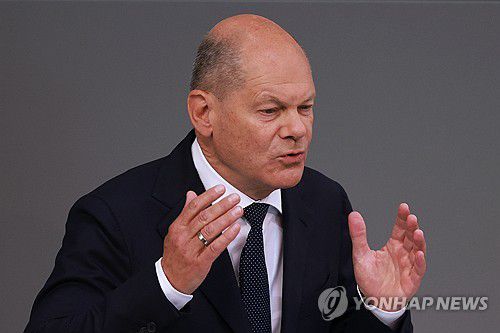 올라프 숄츠 독일 총리(베를린 EPA=연합뉴스) 올라프 숄츠 독일 총리가 26일(현지시간) 연방의회에서 답변하고 있다. 2024.6.26