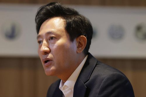 인터뷰하는 오세훈 서울시장(서울=연합뉴스) 강민지 기자 = 오세훈 서울시장이 서울시청 집무실에서 연합뉴스와 인터뷰를 하고 있다. 2024.6.27    mjkang@yna.co.kr