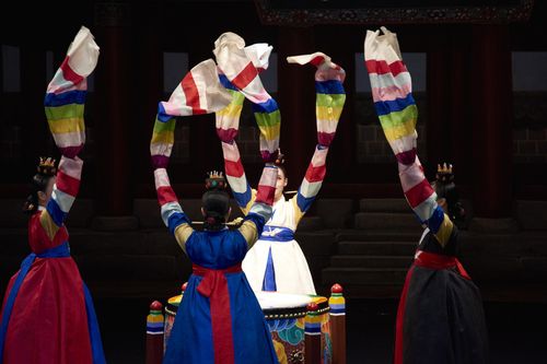 개막공연 '승전무'[부산국악원 제공. 재판매 및 DB 금지]