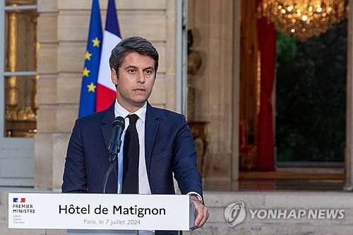 총선 직후 사의 의사 밝히는 가브리엘 아탈 총리[ EPA 연합뉴스 자료사진. 재판매 및 DB 금지]