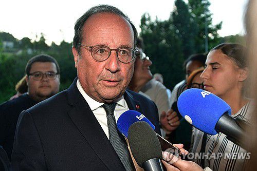 의회 입성한 프랑수아 올랑드 전 프랑스 대통령[AFP 연합뉴스. 재판매 및 DB 금지]